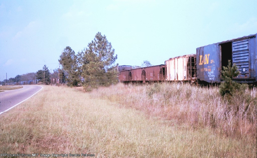 LN 111756 sits amongst 137 other "bad order-heavy shop repair" stencilled cars 